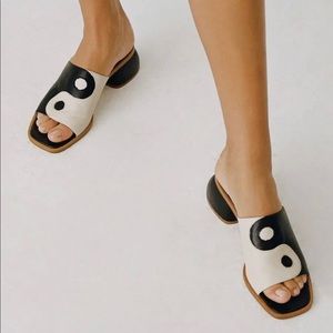 NWT / Brand New - Paloma Wool size 9.5 / 40 Yin Yang “Balance” Sandals